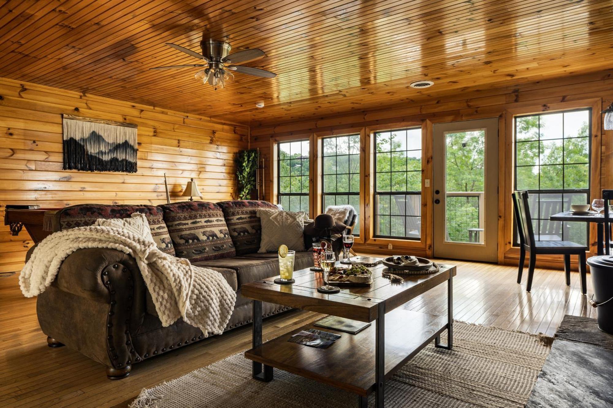 ガトリンバーグ Elevista - Quaint&Private-Views-Hottub-Pooltable-Bears-3 Clubhouse Poolsヴィラ エクステリア 写真