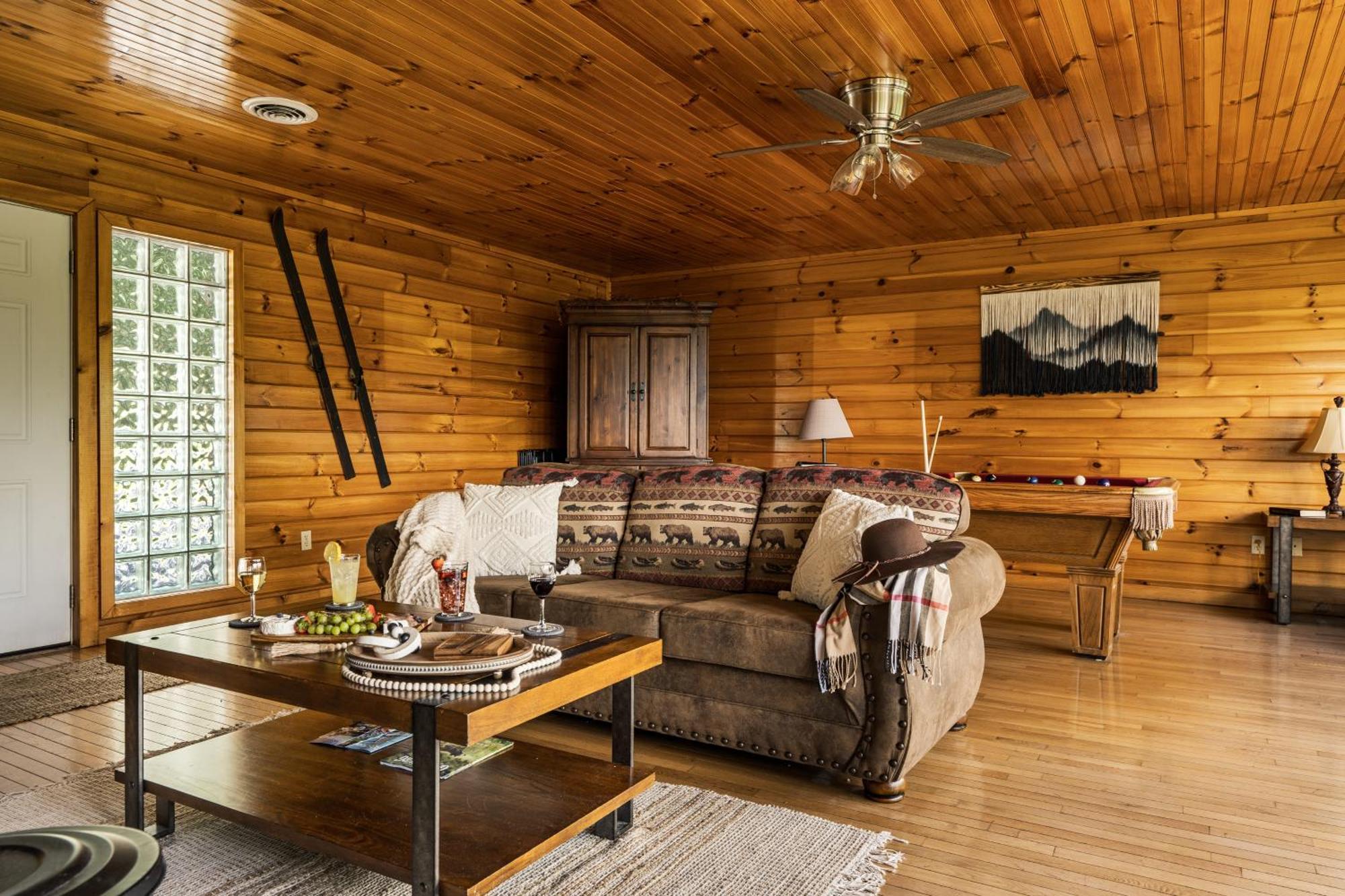 ガトリンバーグ Elevista - Quaint&Private-Views-Hottub-Pooltable-Bears-3 Clubhouse Poolsヴィラ エクステリア 写真